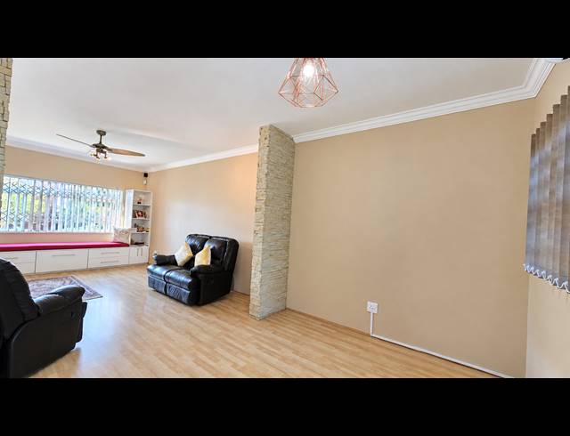2.5 BEDROOM APARTMENT FOR SALE IN GLENWOOD